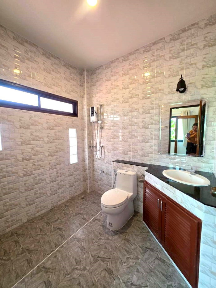 picture Two-story detached house with 4 bedrooms, 3 bathrooms, 1 kitchen, and 2-3 parking spaces. #ASP-H0789 - 11/23