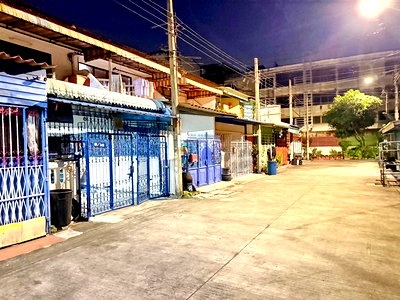 เช่าทาวน์โฮม กรุงเทพมหานคร : ใกล้ถนนกัลปพฤกษ์และตลาดกำนันแม้น 1กม กำนันแม้น24-32 ทาวน์เฮ้าส์ให้เช่า 2นอน 2น้ำ