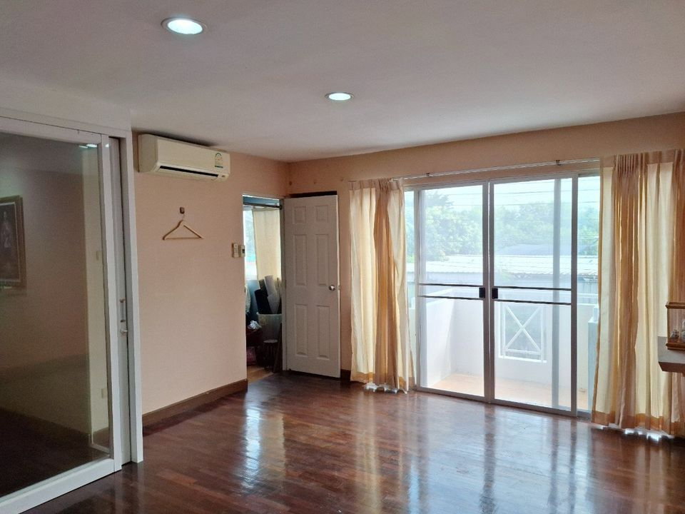 รูป 🏡TH184 | ให้เช่าทาวน์โฮม 3.5 ชั้น ไพรเวทวิลล่า นวมินทร์ 135 หลังบ้านวิวสระว่ายน้ำ (เหมาะทำโฮมออฟฟิศ!) - รูปที่ 6/14