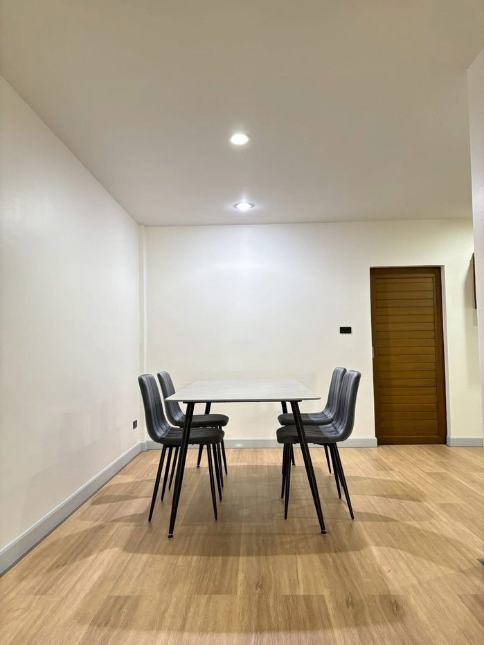 รูป 🏡 ให้เช่า Townhome รีโนเวทใหม่ บ้านรังสิยา ซอยอุดมสุข 58 2 ห้องนอน 2 ห้องน้ำ บ้านสวย เฟอร์ครบ เดินทางสะดวก ทำเลดีมาก✨รับต่างชาติ - รูปที่ 6/12