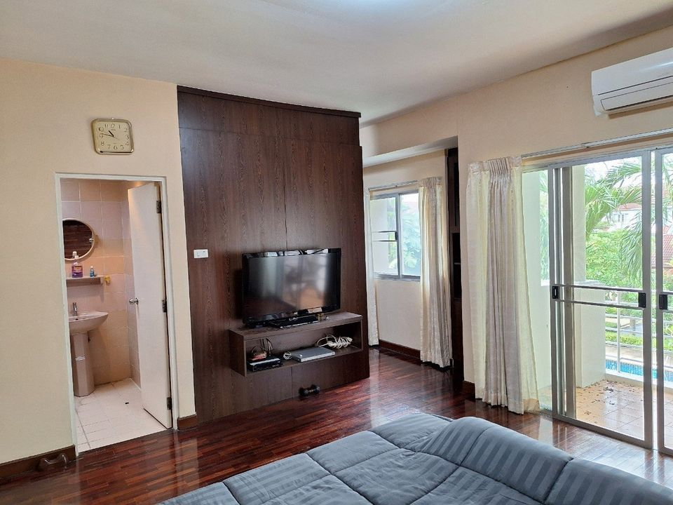 รูป 🏡TH184 | ให้เช่าทาวน์โฮม 3.5 ชั้น ไพรเวทวิลล่า นวมินทร์ 135 หลังบ้านวิวสระว่ายน้ำ (เหมาะทำโฮมออฟฟิศ!) - รูปที่ 8/14