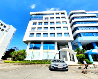 เช่าสำนักงาน วิทยาลัยพณิชยการบางนา : ให้เช่าสำนักงาน เป็นอาคาร 7 ชั้น ตรงข้าม Central บางนา / ให้เช่า ชั้น 4 , ชั้น 5 , ชั้น 6 และ ชั้น 7 / พื้นที่ 200 ตารางเมตรต่อชั้น / ให้เช่าราคาพิเศษ