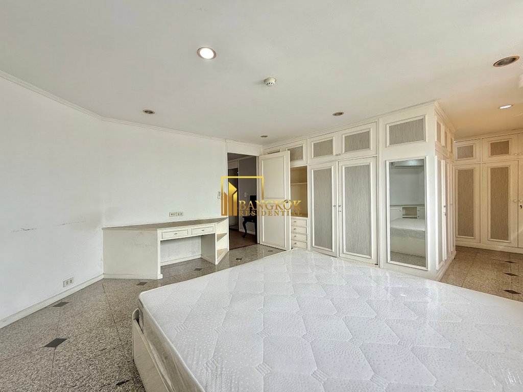 รูป Tai Ping Tower | Spacious 4 Bedroom Condo in Ekkamai Area - BR61547CD - รูปที่ 14/39
