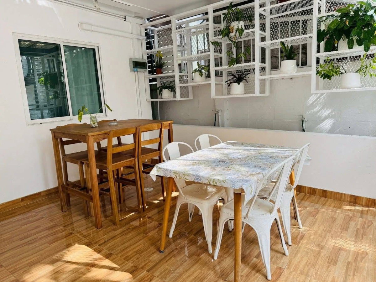 รูป ทาวเฮ้าส์ให้เช่า ทำ Airbnb หลังวัดพระสิงห์   OLD TOWN.  3ห้องนอน3ห้องน้ำ - รูปที่ 5/8