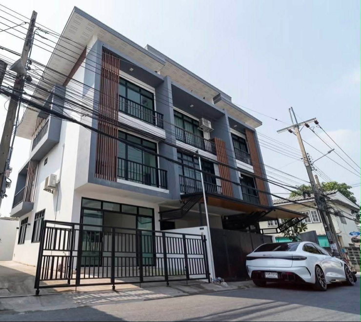 รูป [ขาย] บ้านทาวน์โฮม 3 ชั้น หลังริม 🏠 ซอยสรงประภา 1 ใกล้สนามบินดอนเมือง✈️  - รูปที่ 2/12