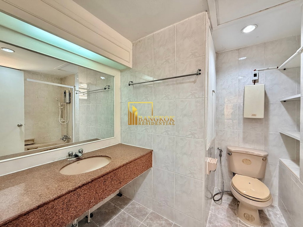 รูป Tai Ping Tower | Spacious 4 Bedroom Condo in Ekkamai Area - BR61547CD - รูปที่ 16/39