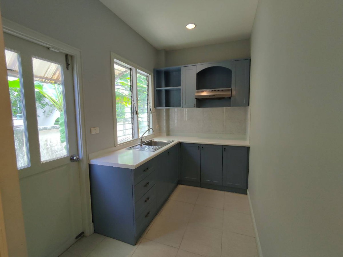 รูป หมู่บ้านเพอร์เฟค พาร์ค เคหะร่มเกล้า 64 บ้านเดี่ยว2ชั้น 3ห้องนอน 2 ห้องน้ำ 1 ห้องอเนกประสงค์ขนาด 67ตรว.   เฟอร์นิเจอร์พร้อม  - รูปที่ 7/19