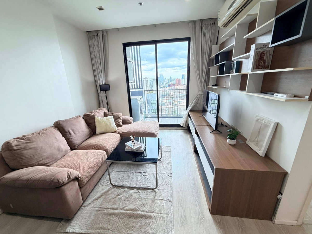 รูป Condo for RENT : Quinn Condo Ratchada 17  𝐒𝐢𝐳𝐞 :  70 sqm. 2 Bed 2 Bath / Corner room/ Facing South /High ceiling (2.7 m)  𝐅𝐥𝐨𝐨𝐫 : 27th     - รูปที่ 2/9