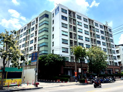 Condos for sale : P-52084 — For Sale: Lumpini Ville Cultural Center Condo Building A1 5th Floor 1 Bed City View Near MRT Huai Khwang. 085-592-2897 Line: @easythaihome