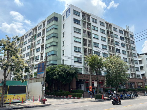 P-52084 — For Sale: Lumpini Ville Cultural Center Condo Building A1 5th Floor 1 Bed City View Near MRT Huai Khwang. 085-592-2897 Line: @easythaihome