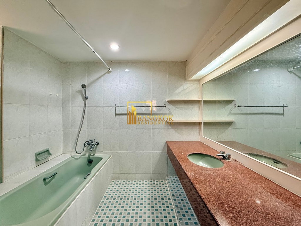 รูป Tai Ping Tower | Spacious 4 Bedroom Condo in Ekkamai Area - BR61547CD - รูปที่ 29/39