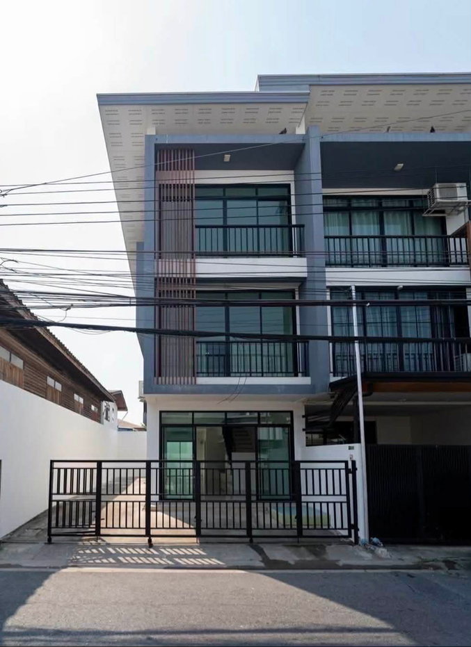 รูป [ให้เช่า] บ้านทาวน์โฮม 3 ชั้น หลังริม 🏠 ซอยสรงประภา 1 ใกล้สนามบินดอนเมือง✈️ - รูปที่ 1/12