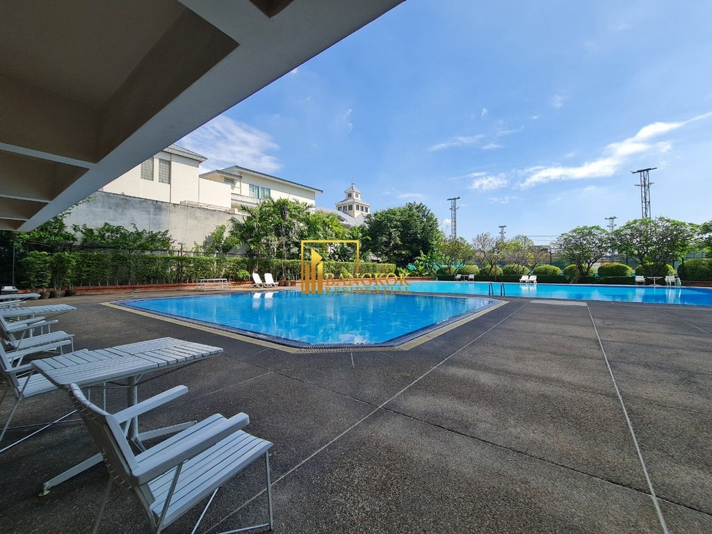 รูป Tai Ping Tower | Spacious 4 Bedroom Condo in Ekkamai Area - BR61547CD - รูปที่ 32/39
