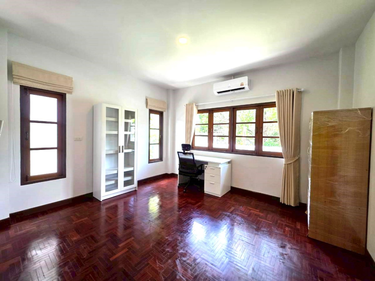 picture Two-story detached house with 4 bedrooms, 3 bathrooms, 1 kitchen, and 2-3 parking spaces. #ASP-H0789 - 10/23