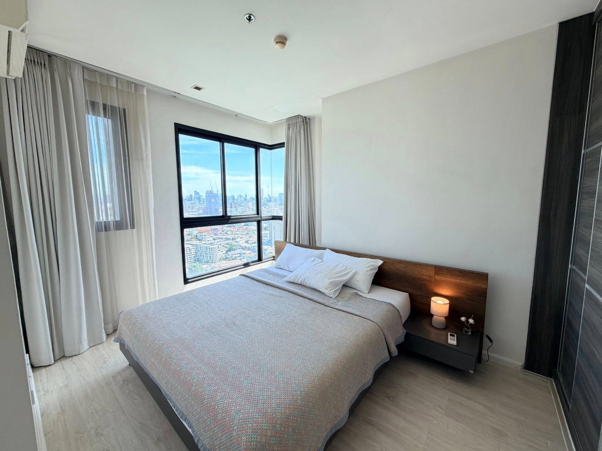 รูป Condo for RENT : Quinn Condo Ratchada 17  𝐒𝐢𝐳𝐞 :  70 sqm. 2 Bed 2 Bath / Corner room/ Facing South /High ceiling (2.7 m)  𝐅𝐥𝐨𝐨𝐫 : 27th     - รูปที่ 1/9