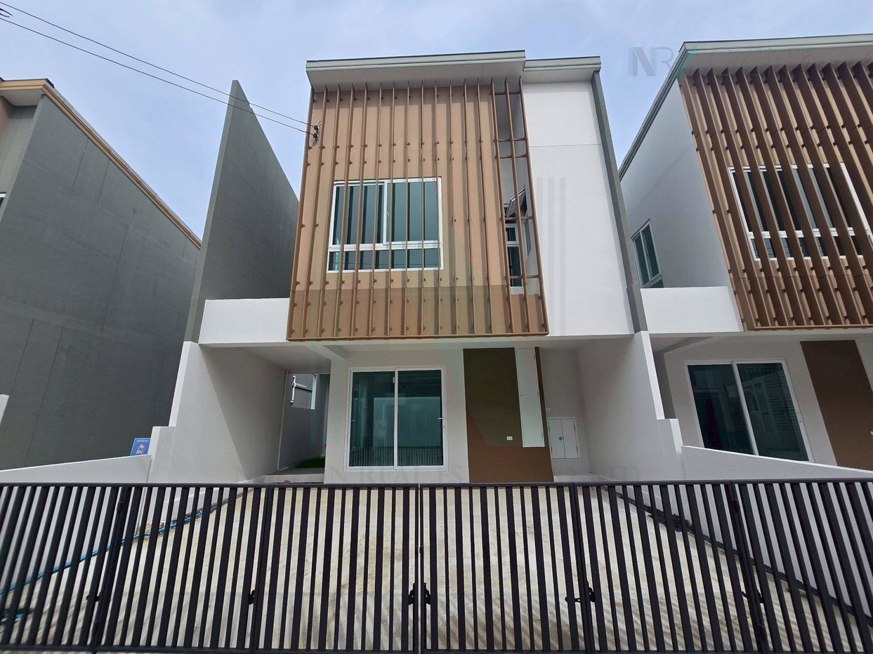 รูป ให้เช่าทาวน์เฮาส์ 2 ชั้น อุ่น บางนา กม.26 3 ห้องนอน 3 ห้องน้ำ - รูปที่ 1/8