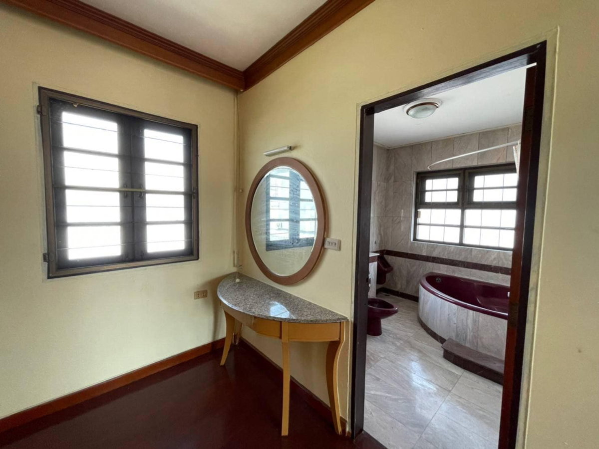 รูป ขายบ้านเดี่ยว ซอยลาดพร้าว 25 ขนาด 125 ตรว ราคาเพียง 22.5ล้าน - รูปที่ 11/13