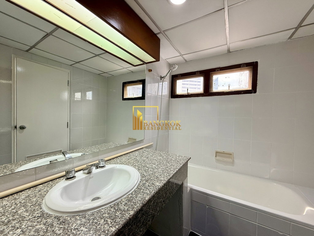รูป Very Large 3 Bedroom Apartment For Rent in Nana Area - BR0344AP - รูปที่ 20/37