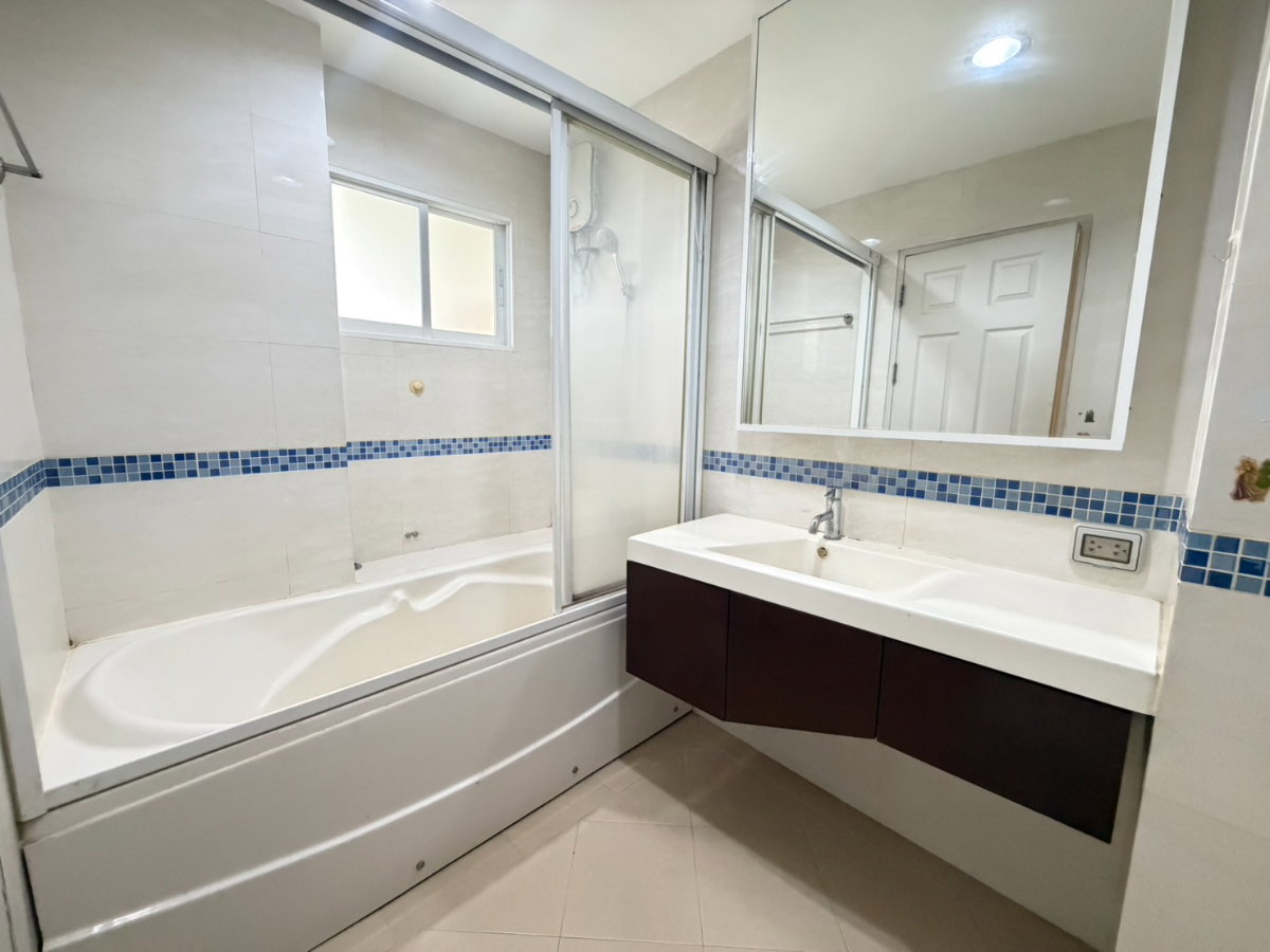 picture Condo for rent: Life @Ratchada-Huai Khwang - 10/11