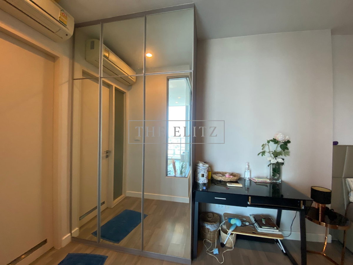รูป ✨ 0 Meters to BTS ! Unmatched convenience with BTS Wongwian Yai right at your doorstep ✨ - รูปที่ 4/15