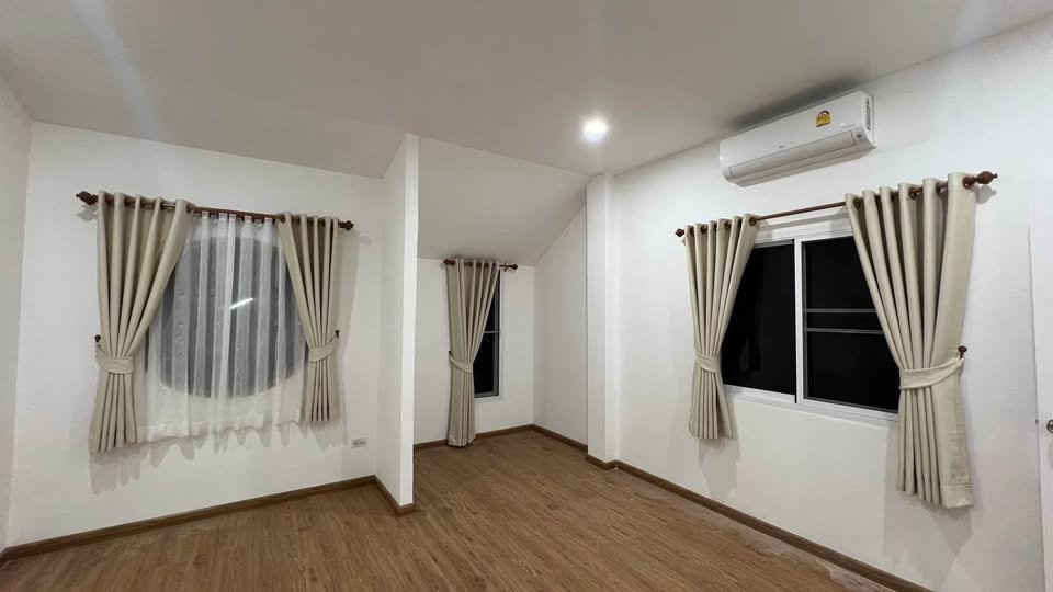 รูป บ้านนอกโครงการ รีโนเวทใหม่ ด้วยทำเลที่โดดเด่นย่านเศรษฐกิจหลัก ใกล้เซ็นทรัลแอร์พอร์ต สนามบิน #C7MG100931 - รูปที่ 6/11