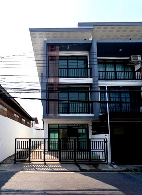 ทาวน์โฮม ถนนสรงประภา : [ขาย] บ้านทาวน์โฮม 3 ชั้น หลังริม 🏠 ซอยสรงประภา 1 ใกล้สนามบินดอนเมือง✈️ 