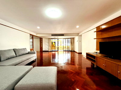 เช่าคอนโด ท่าเรือนานาเหนือ : Very Large 3 Bedroom Apartment For Rent in Nana Area - BR0344AP