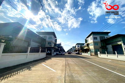 โรงงาน ลำลูกกา ปทุมธานี : ขายโรงงาน - สำนักงาน 304 ตร.ว. บิ๊กเกอร์แลนด์ รังสิต - ลำลูกกา คลอง 7 