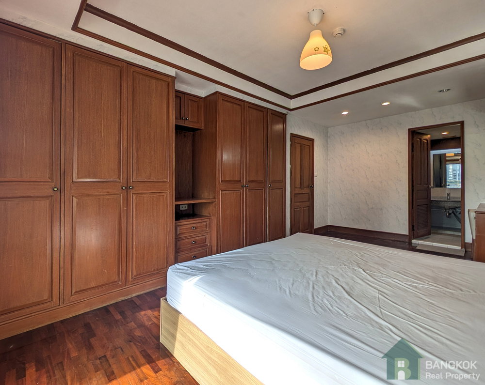 picture Spacious 3-Bedroom Condo for Rent | Saranjai Mansion, Nana - 15/26