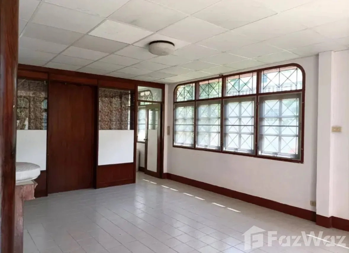 รูป บ้านเดี่ยวให้เช่า 5 ห้องนอน ใน บางจาก, กรุงเทพมหานคร 5848105 - รูปที่ 3/9