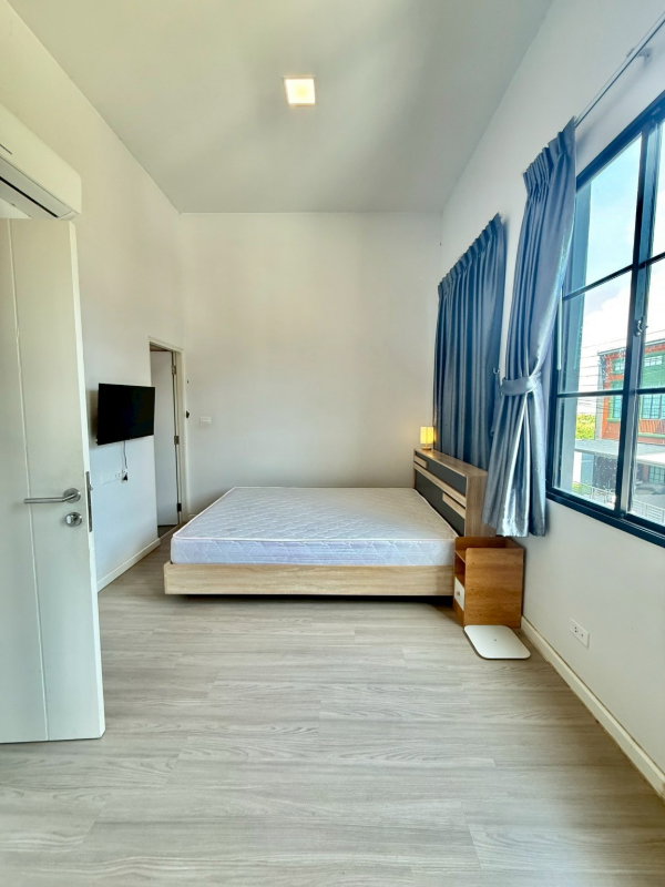รูป 🏡✨ ให้เช่า ทาวน์โฮม “สิริ เพลส บางนา–สุวรรณภูมิ 2 ห้องนอน 3 ห้องน้ำบ้านสวยพร้อมอยู่ ใกล้สนามบินสุวรรณภูมิ | รับสัตว์เลี้ยงตัวเล็ก 🐶🐱✨ - รูปที่ 5/15