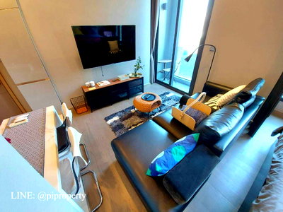 Condos for rent : Fully furnished 1Bed unit for rent in Esse at Shingha Complex. Garden floor. Asoke - Rama 9 accessible easily and Singha Complex office tower nearby.