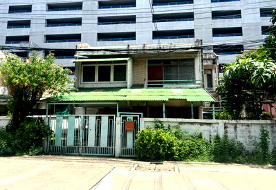 Houses for sale Phahonyothin Road : Call : 091-003-9396 Single house Phahonyothin Soi 19/1, Chatuchak 56 sq.wa. 3 Bedrs, 3 Baths. Near Central Ladprao