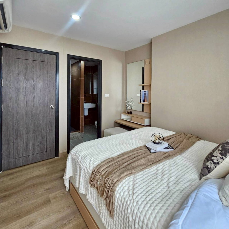 picture Urgent Sale!! Asher Ratchada-Huai Khwang, near MRT Sutthisan Station. - 4/15