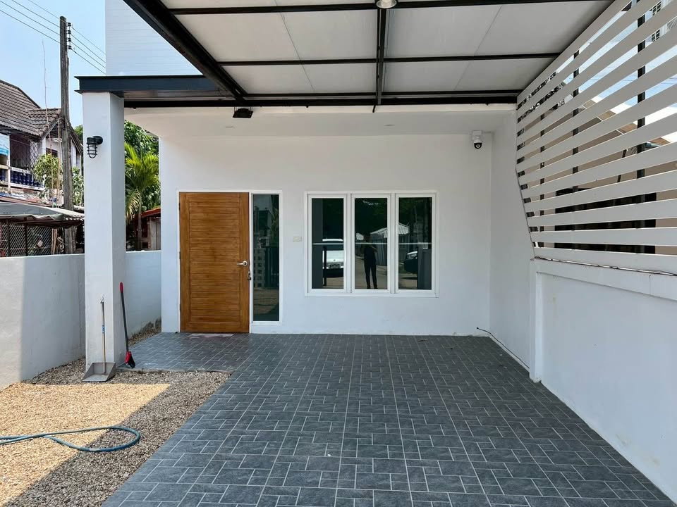 รูป บ้านนอกโครงการ รีโนเวทใหม่ ด้วยทำเลที่โดดเด่นย่านเศรษฐกิจหลัก ใกล้เซ็นทรัลแอร์พอร์ต สนามบิน #C7MG100931 - รูปที่ 2/11