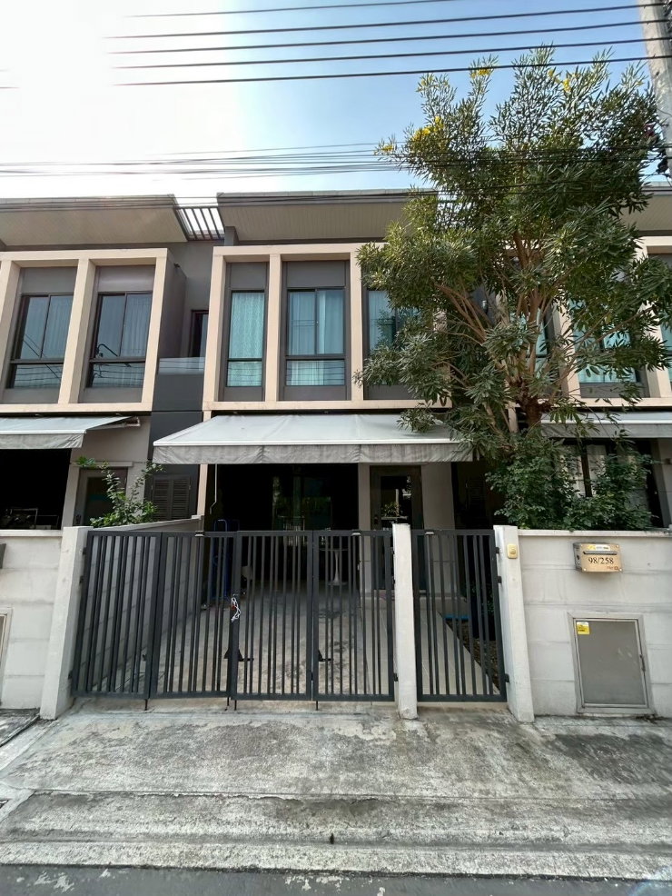ทาวน์โฮมให้เช่า : 🏡✨ บ้านว่างพร้อมเข้าอยู่! โครงการพลีโน่ สุขุมวิท–บางนา
📍 ทำเลดี เดินทางสะดวก ใกล้สุขุมวิท–บางนา