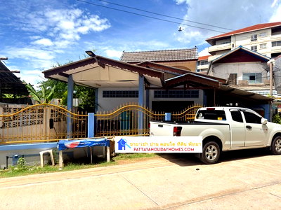 Houses for sale Chonburi : House near the beach for sale in Na Jomtien Pattaya, only 300 meters from the beach