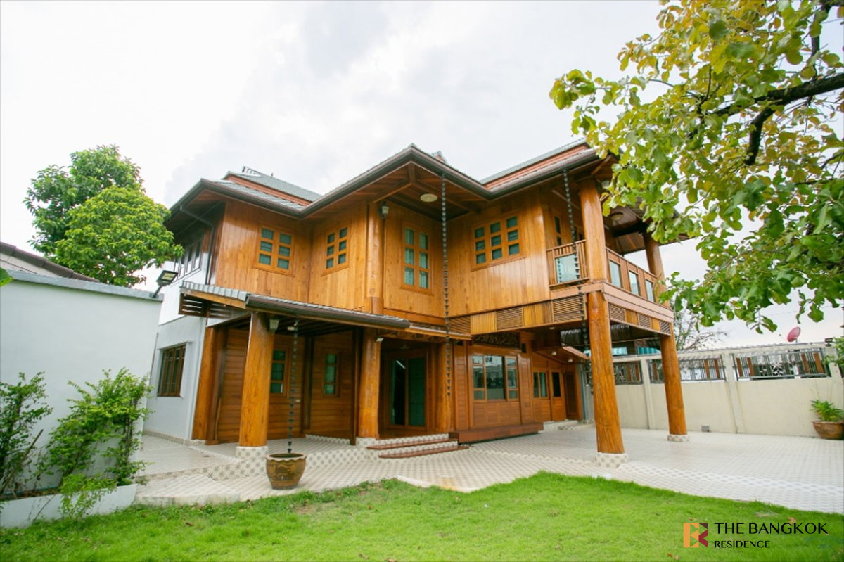 รูป เช่าบ้าน 🏡 House Area Huai Khwang บ้านเดี่ยวไม้สักแท้  3นอน 350ตร.ม. 70k สไตล์ไทย พร้อมสวนขนาดใหญ่ 🌿 ใกล้ MRT สุทธิสาร 1.7 km  - รูปที่ 1/10