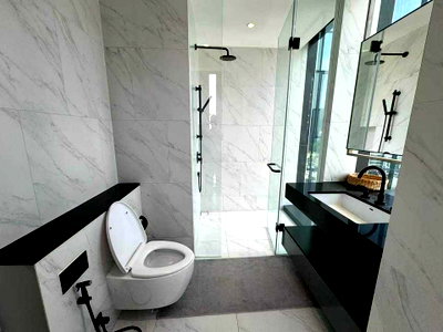 คอนโดให้เช่า : LTHC15649 - Luxury Pet-Friendly Condo for Rent Sathorn | Modern Residence | Near BTS Saint Louis | 78,000 THB 