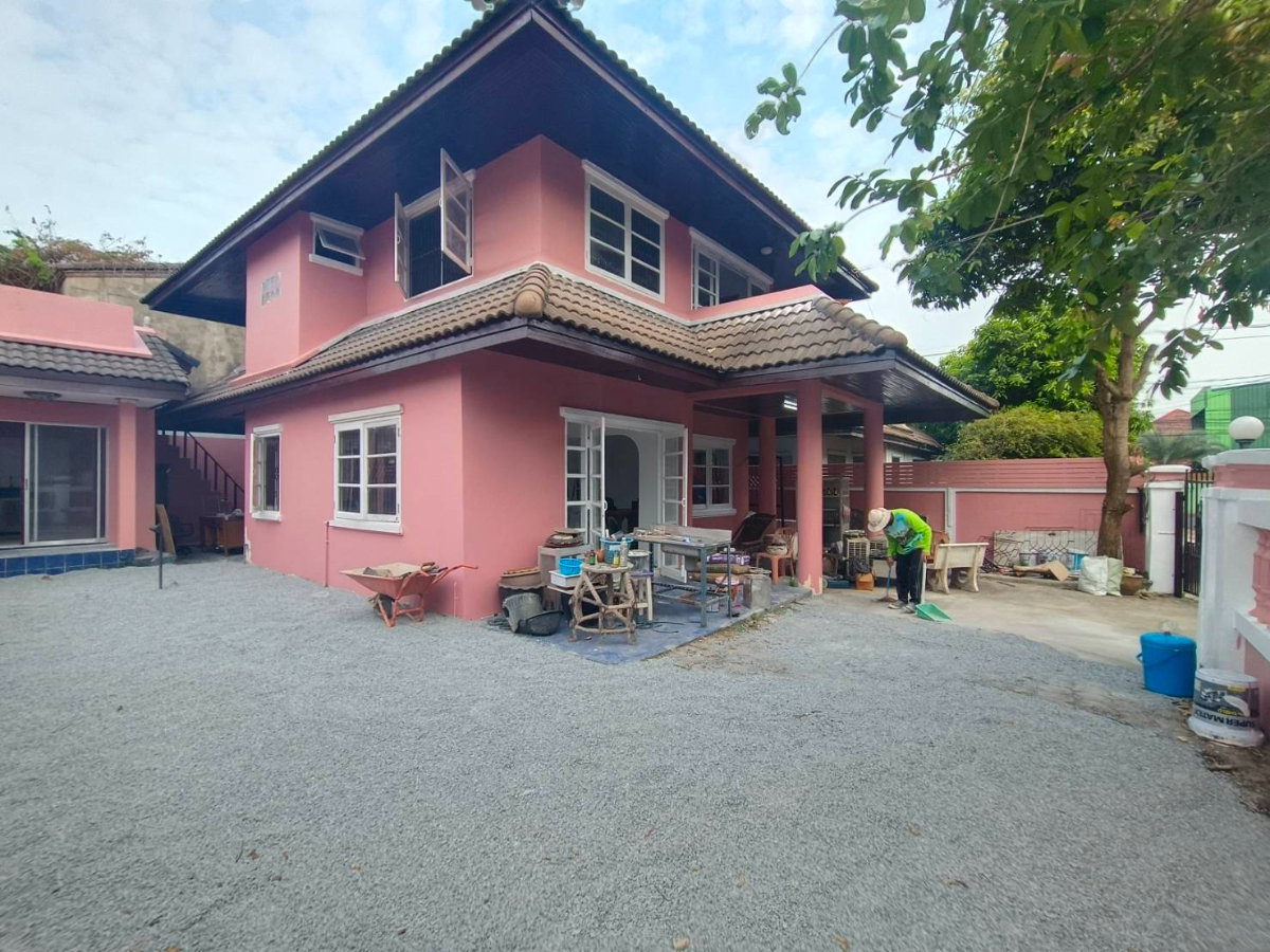 รูป บ้านเดี่ยว 4 ห้องนอน 3 ห้องน้ำ พร้อมครัวแยก - รูปที่ 2/9