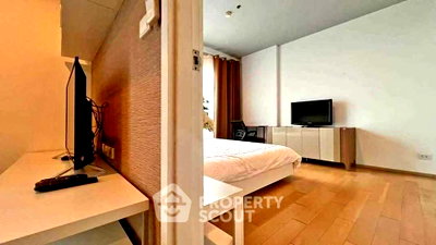 Condos for sale : 90m From BTS Krung Thon Buri | 1-BR Hive Sathorn For Sale (ID 2960863)