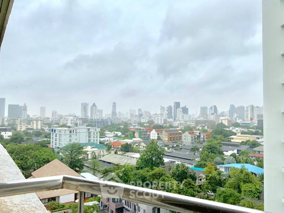 picture 2-BR Condo at Supalai Place Sukhumvit 39 near BTS Phrom Phong (ID 512809) - 7/14