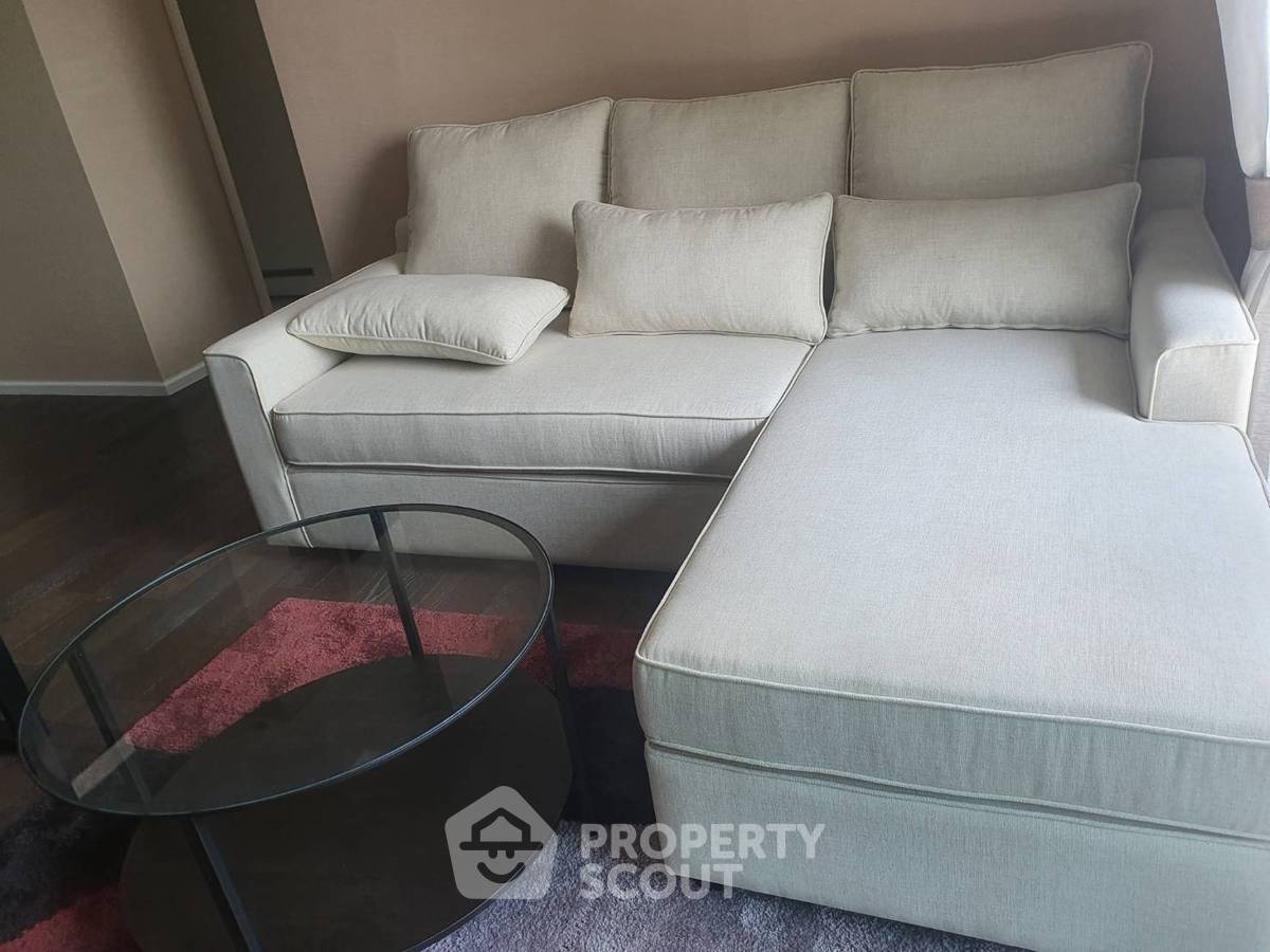 picture 2-BR Condo at The Saint Residences near MRT Phahon Yothin (ID 2881373) - 4/11