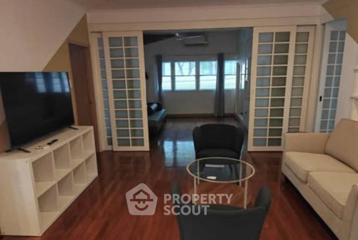 picture 3-BR Condo at Siam Penthouse 2 Condominium near MRT Lumphini (ID 2957376) - 2/3