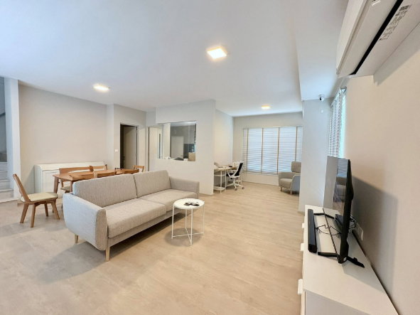 รูป Pet-Friendly | Semi-Detached House with Garden View,  - รูปที่ 3/11