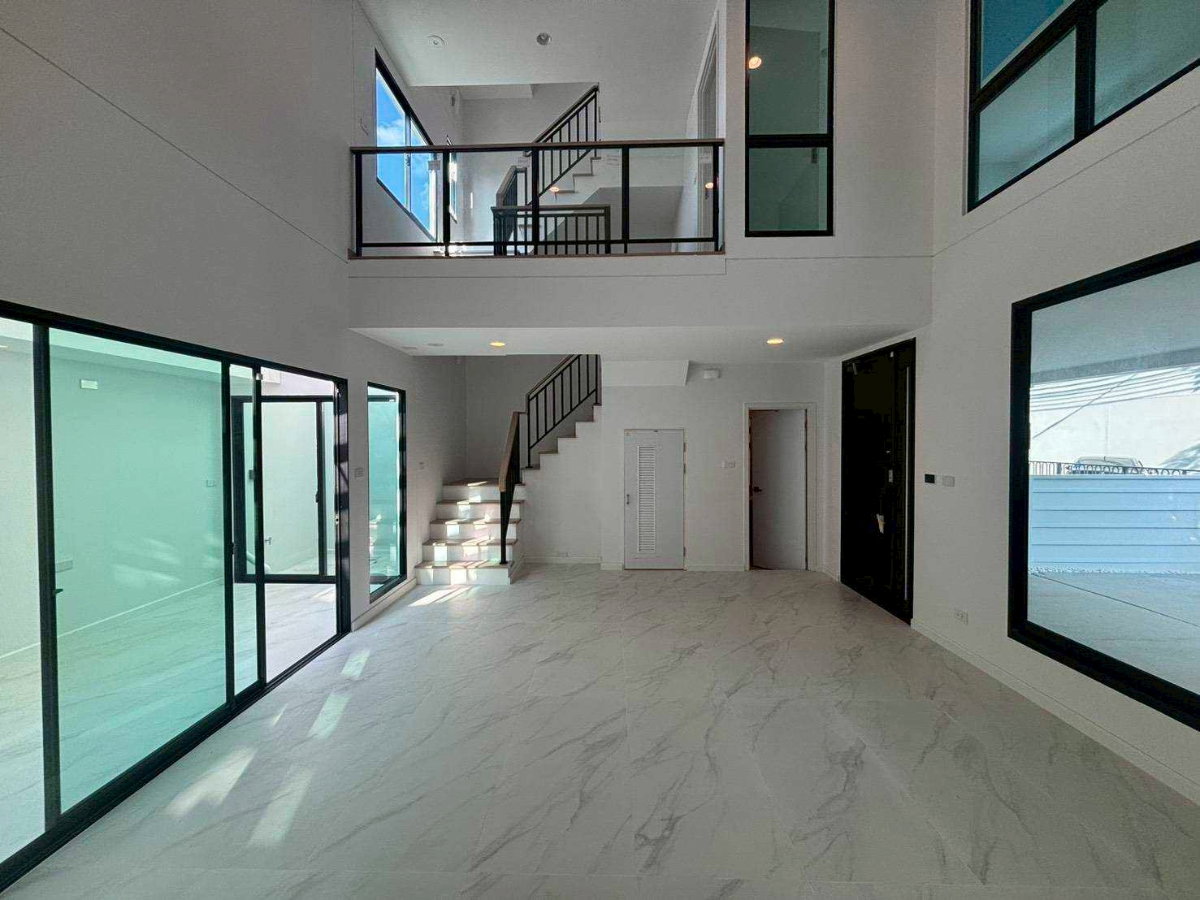 รูป LTHC15645 - Luxury Townhome for Sale Rama 3 | Modern 4-Storey Residence | Yannawa | 15.9 MB  - รูปที่ 3/8