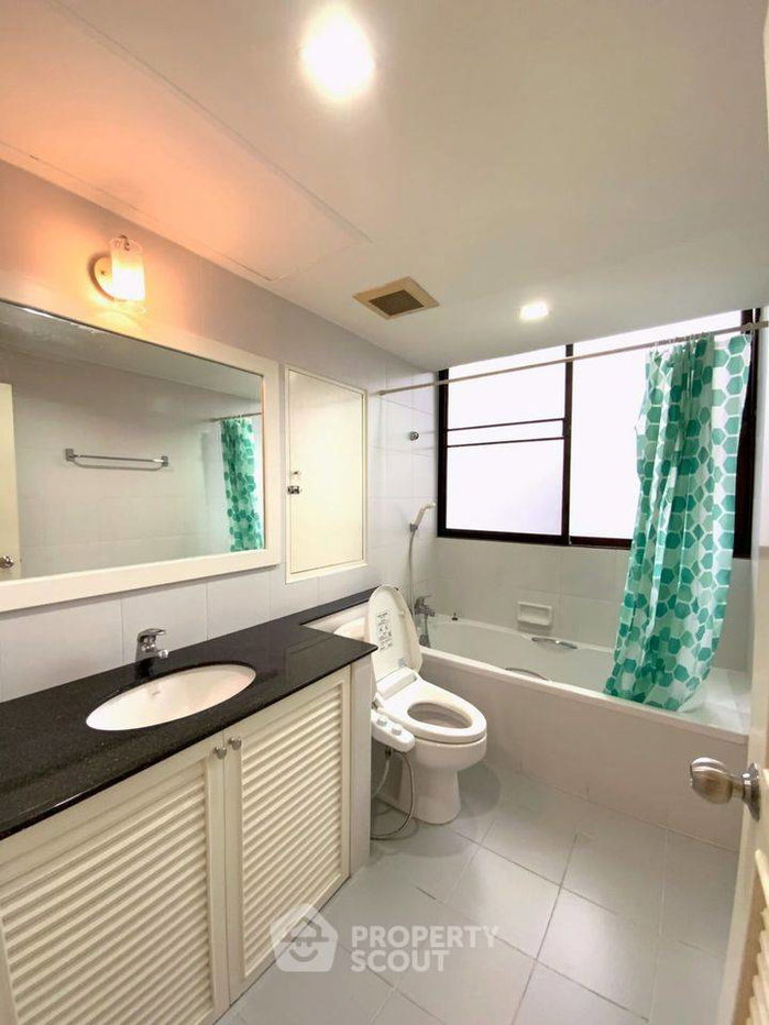 picture 2-BR Condo at Supalai Place Sukhumvit 39 near BTS Phrom Phong (ID 512809) - 14/14