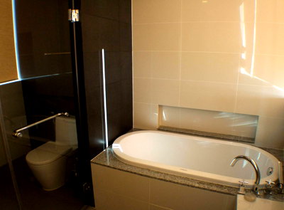 คอนโดให้เช่า : LTH15398OP – Spacious Condo High Floor for Rent Phrom Phong | City Lifestyle Best Value | Near BTS Phrom Phong | 75,000 THB