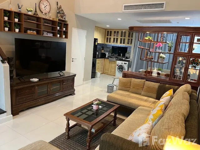 รูป ทาวน์โฮมให้เช่า 3.5 ชั้น 193 ตรม. ตกแต่งพร้อมอยู่ 5587289 - รูปที่ 2/18