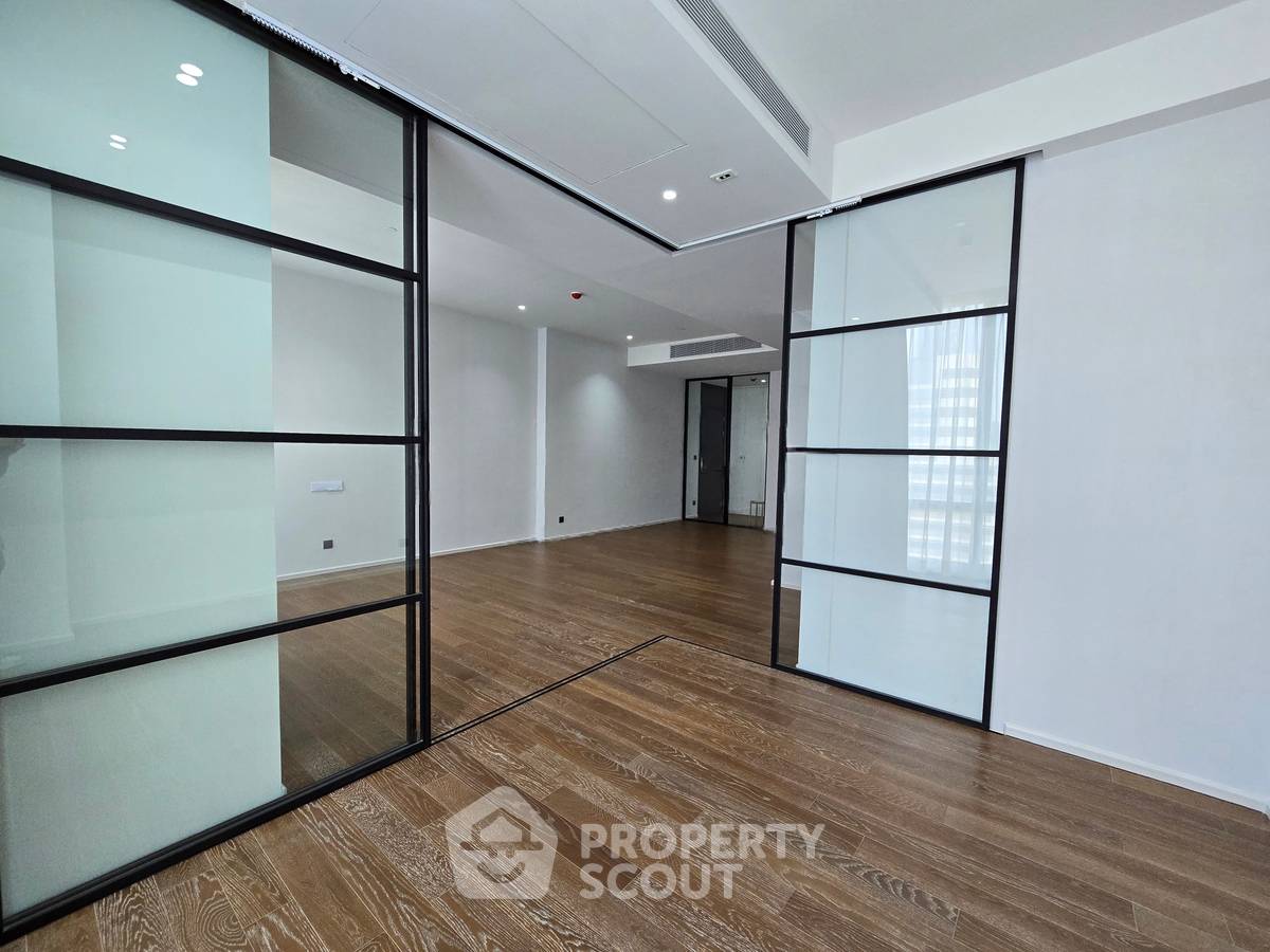 picture 2-BR Condo at Muniq Langsuan near BTS Ratchadamri (ID 2961978) - 8/13